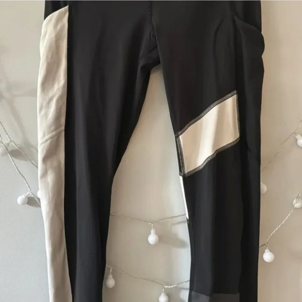 - Lululemon reflective running leggings, white stripes GUC size 6, 93 cm 3…